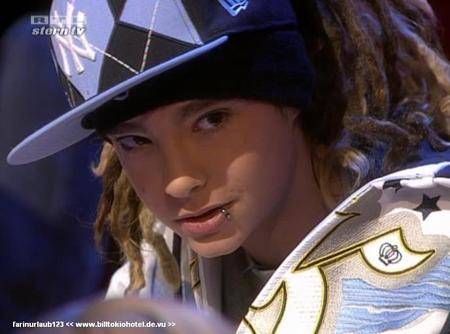 tom<33