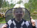 max tog upp ett solskydd som en bil tappade