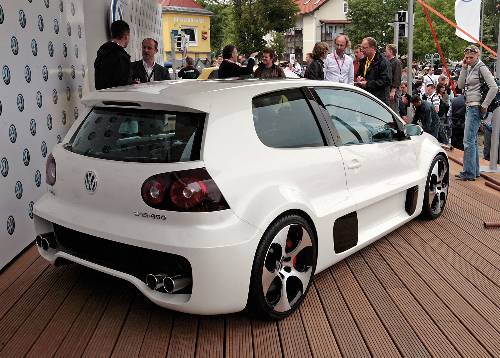 Golf GTI W12 650. Asså en treradig tolvcylindrig motor på 650 HK