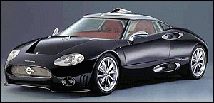 Spyker C8
Spyker var ett holländskt bilmärke av rang mellan 1900 och 1925, men senare har Holland endast representerats i bilvärlden av Västeuropas svar på Trabant - DAF - som turligt nog försvann i och med att Volvo köpte upp märket. Nu har man hängt på trenden att återuppväcka gamla anrika varumärken, som man gjort med t.ex. Maybach och Bugatti (renomméstöld kan det kallas), utan att betänka att det vanligen blir rätt misslyckat.
Spyker C8 är ohyggligt ful - vulgär som få - med fiskmun, fallucka och planlöst utplacerade luftintag som mest ser ut som kromade, spruckna bölder. All kreativitet är inte av godo. Det borde vara skottpengar på vissa formgivare...