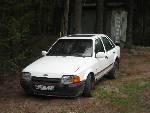 här är min päärla som nu har skrotats...
det va en ford escort 89 1.6i VIP utan ljuddämpare...