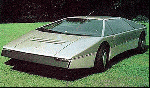 Aston Martin Bulldog
Alltså. Aston Martin har ju alltid gjort fenomenalt vackra bilar. Vad hände? Vem beställde detta vansinnesbygge?
Ingen kan påstå att denna bil ser ut som en bulldog - men den har dock en sak gemensamt med denna hundras. Fulheten.
Ärligt talat - detta måste vara en av de fulaste bilar som någonsin rullat på Moder Jord.