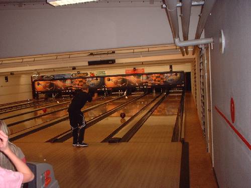 Bild på mig när jag spelar bowling.. Spareade den uppställnnignen ;)