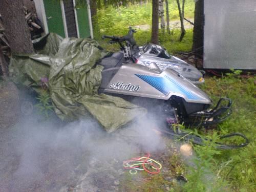 Lars Formula MX, startade den när jag och farsan var i stugan, 2 drag sen gick den :)