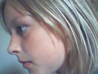 .
 Love isnt easy,
 Love isnt fair,
 I love you but
 You dont care,

 Kärlek är inte lätt,
 Kärlek är inte rättvist
 Jag älskar dig men du
 bryr dig inte . .. .