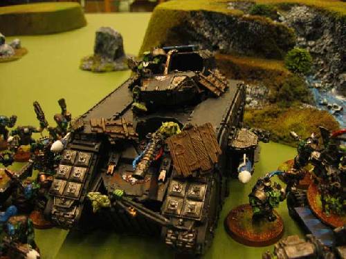 för er som samlar på warhammer 40.000 orks här har ni en idé på hur ni ska bygga en land raider:)