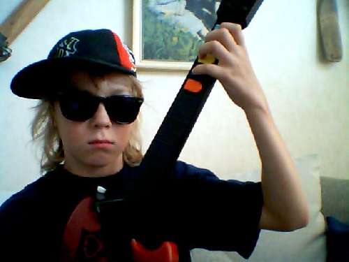 jag spelar guitar hero nån som gör det skriv i min gb