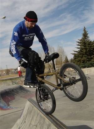 EN hyfsad kille på bMx