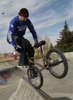 EN hyfsad kille på bMx