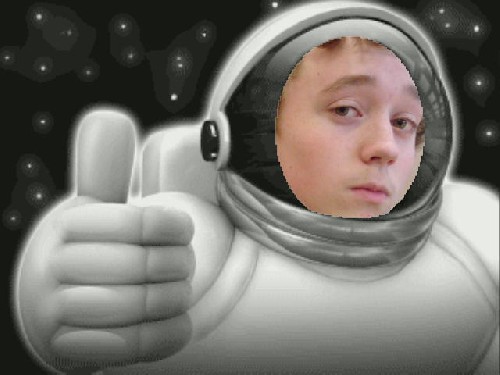 En liten spion bild på er före detta moderator. trashmaster:D