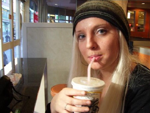 Hanna och jag käkade på Mcdonalds :D