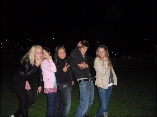 marie, amanda, linnea, fishy och jag. atm tar kort! :D jag älskar er.