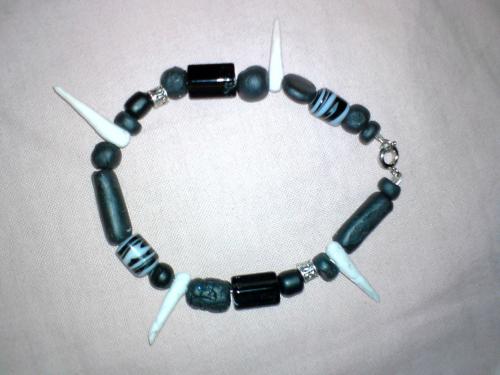 Armband min blonda kompis fick i present