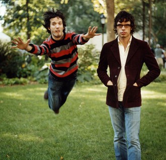 Flight of the conchords ett skit bra band som har hummor har också en serie som heter Flight of the conchords