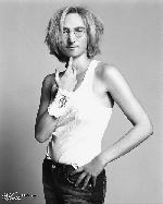 John lennon hade det tyvär lite... svårt i tonåren :-/