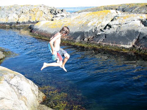 Jag när jag hoppar från en "klippa". Detta kort är taget sommaren 2006.