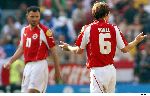 Johann Vogel ser oförstående ut efter sitt 2:a gula kort i matchen mot Kroatien i em 2004 (0-0)