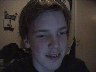 ser drogad ut.. men är inte det.. orkar bara inte ta en ny där jag inte nästan blundar :P