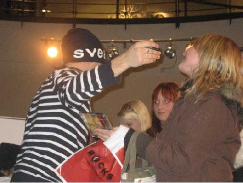 Jag När jag Träffade Erik Segerstedt från idol , Ja fick en kram och autograf :D <3