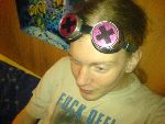 Jag leker emo... :P Lånade mitt ex googles.. :P