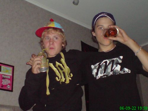 kungarna:P jag dricker öl med sugrör:)