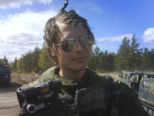 just posing med mina vackra flätor å AK5B ;-P