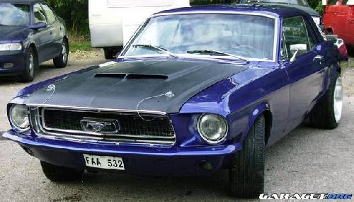Min pappas lilla ford mustang ;)