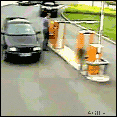 Tjej vs vägbom