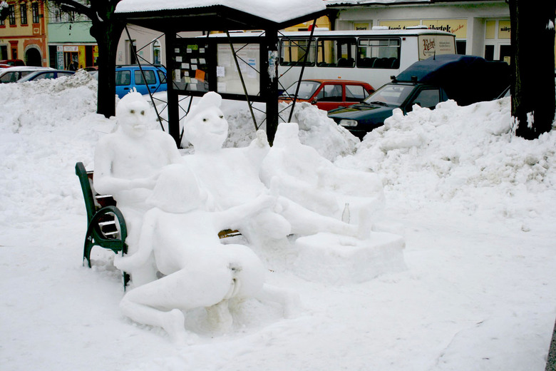 Lyckliga snögubbar