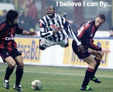 Flygande fotbollsspelare