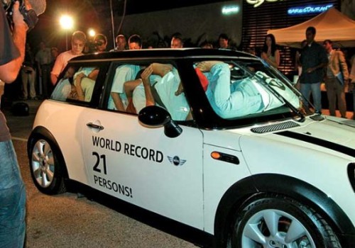 21 personer i bilen
