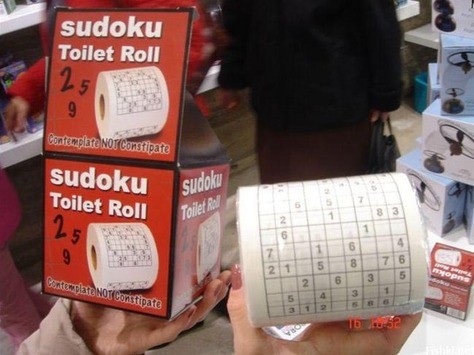 Sudoku och toalettpapper i ett