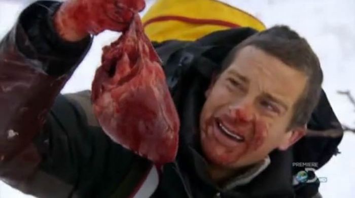Äckliga saker Bear Grylls har ätit – bild 7 av 16