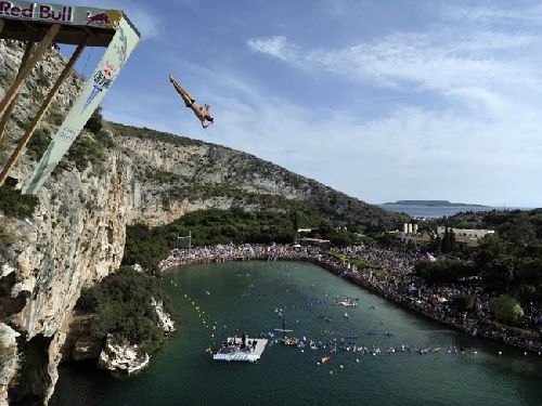 Red Bull cliff diving – bild 3 av 10