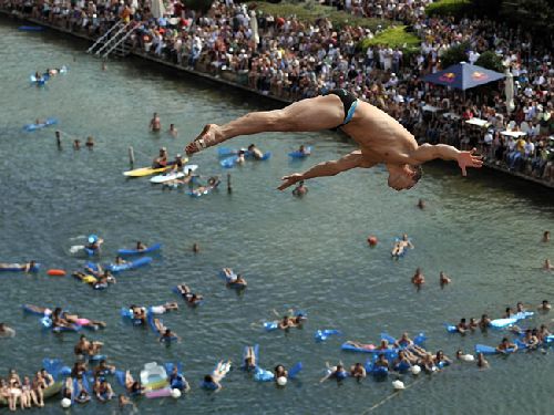 Red Bull cliff diving – bild 5 av 10
