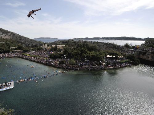 Red Bull cliff diving – bild 7 av 10