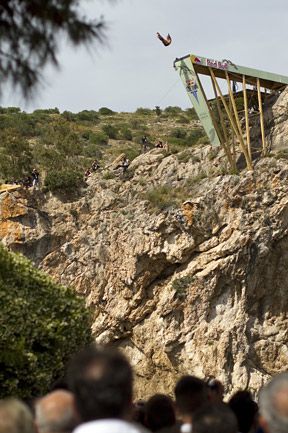 Red Bull cliff diving – bild 8 av 10