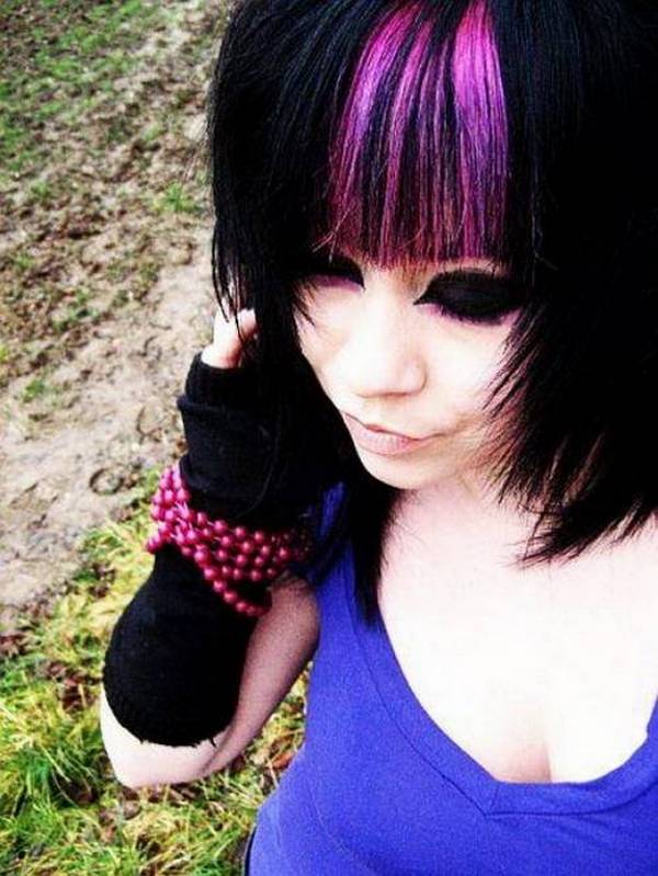 Gulliga goth/emo tjejer – bild 16 av 22