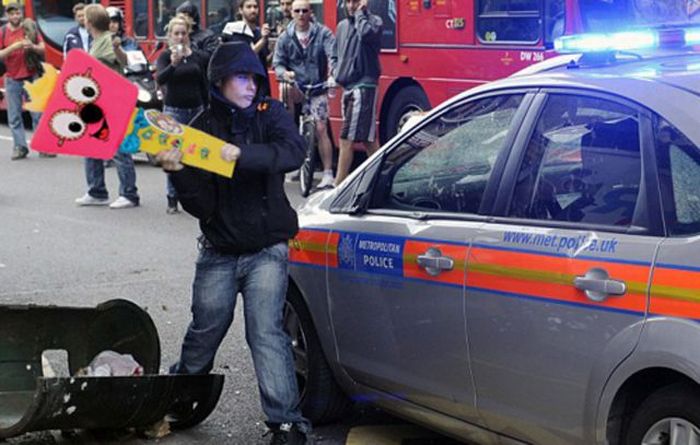 Photoshoppade bilder från kravallerna i London 2011 – bild 7 av 46