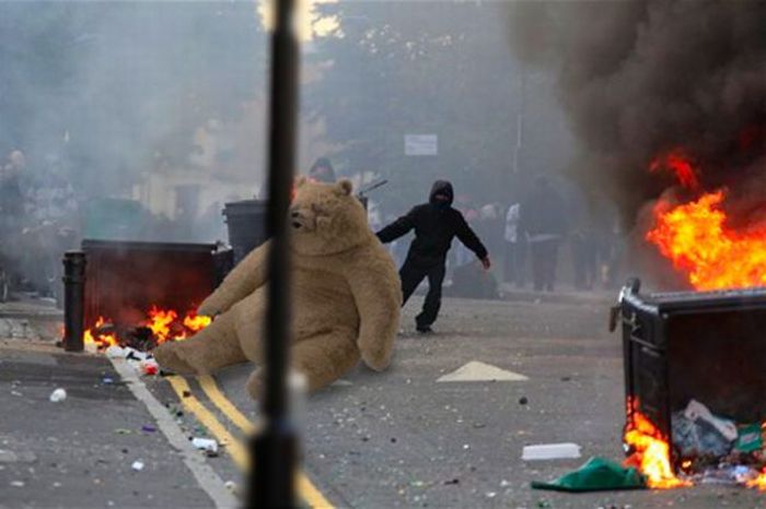 Photoshoppade bilder från kravallerna i London 2011 – bild 19 av 46