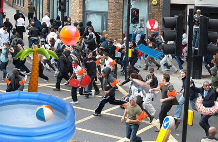 Photoshoppade bilder från kravallerna i London 2011 – bild 24 av 46
