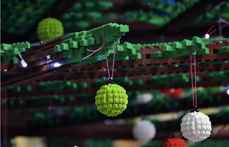 Julgran i Lego – bild 3 av 5