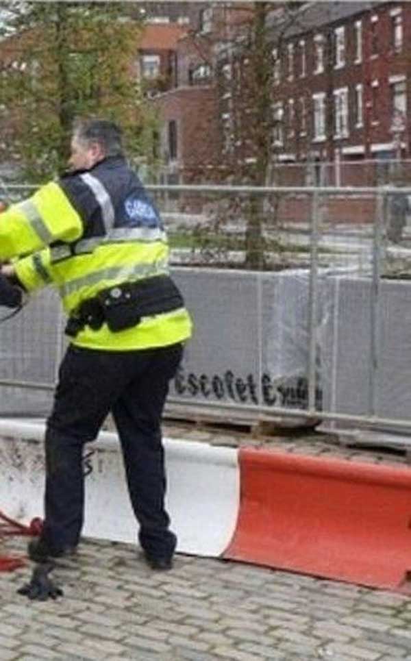 Fuck the police – bild 3 av 3