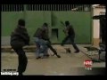 Bild från Polisen tar flyktingar