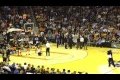 Bild från Pojke dunkar sig själv genom basketkorg