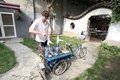 Bild från En cykel som skriver på kinesiska med vatten