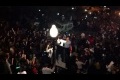 Bild från Rioting Penn State Students Flip News Van