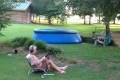 Bild från Gubbe skjuter sönder pool!