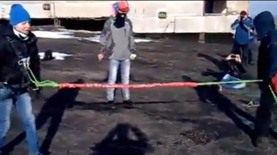 Bild från Russian Bungee Fail Drags Guy Off Roof
