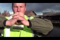 Bild från How to open a tin can with his bare hands